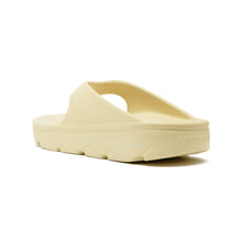 將圖片載入圖庫檢視器 AKIII CLASSIC Cloud Recovery Flipflop V2 奶油色夾腳拖鞋