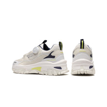 將圖片載入圖庫檢視器 AKIII CLASSIC Urban Tracker Freelock 米白深藍混色復刻機能老爹鞋