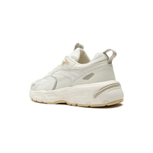 將圖片載入圖庫檢視器 AKIII CLASSIC Titan 奶油色厚底運動鞋