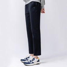 將圖片載入圖庫檢視器 AKIII CLASSIC Heritage 藍黃撞色復古絨布慢跑鞋 (高俊熙同款)