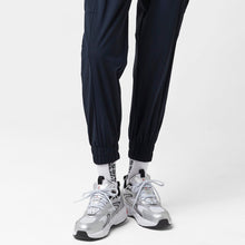 將圖片載入圖庫檢視器 AKIII CLASSIC Titan 銀白色厚底運動鞋 (APINK 普美同款)