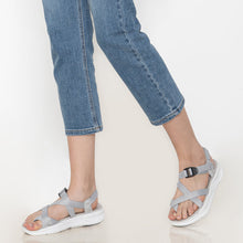 將圖片載入圖庫檢視器 AKIII CLASSIC Bogota 交叉束帶灰色涼鞋