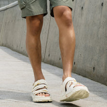 將圖片載入圖庫檢視器 AKIII CLASSIC Granada 雙魔鬼氈奶油色涼鞋