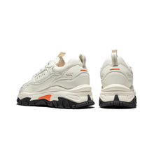 將圖片載入圖庫檢視器 AKIII CLASSIC Urban Tracker 奶油色經典復刻中性老爹鞋