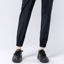 將圖片載入圖庫檢視器 AKIII CLASSIC Praha 全黑色經典復刻中性老爹鞋