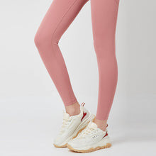 將圖片載入圖庫檢視器 AKIII CLASSIC Urban Tracker 白紅撞色經典復刻中性老爹鞋