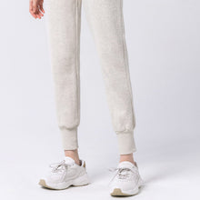 將圖片載入圖庫檢視器 AKIII CLASSIC Praha 純白色經典復刻中性老爹鞋