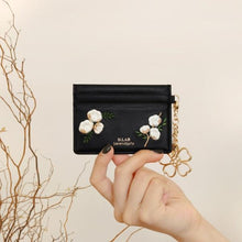 將圖片載入圖庫檢視器 D.LAB 十二月生日花刺繡卡夾