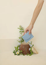 將圖片載入圖庫檢視器 D.LAB Nini 藍色微笑真皮卡夾零錢包