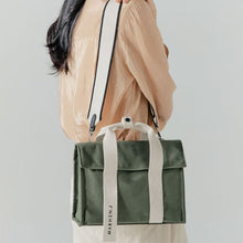 將圖片載入圖庫檢視器 MARHEN.J Roy Mini 墨綠色帆布包