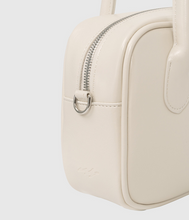 將圖片載入圖庫檢視器 NIEEH 奶油色環保皮革迷你方形包(BLACKPINK JENNIE同款)