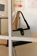 將圖片載入圖庫檢視器 DEPOUND 象牙色牛皮新月方形包