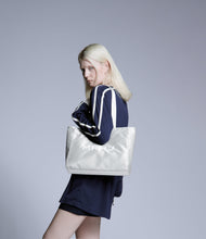 將圖片載入圖庫檢視器 MARHEN.J Bona 銀色尼龍托特包