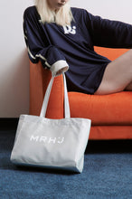 將圖片載入圖庫檢視器 MARHEN.J Bona 銀色尼龍托特包