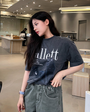 將圖片載入圖庫檢視器 FALLETT Deux Nero 黑貓深灰色短袖上衣(STAYC秀珉同款)