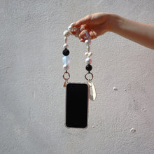 將圖片載入圖庫檢視器 ARNO Beads 可拆式 珠鍊防撞手機殼_小達爾馬西安