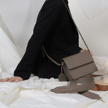 將圖片載入圖庫檢視器 D.LAB May 咖啡色斜肩包