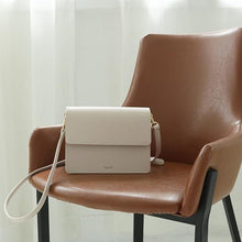 將圖片載入圖庫檢視器 D.LAB May 米色斜肩包