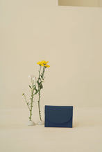 將圖片載入圖庫檢視器 D.LAB Nini 深藍色微笑真皮卡夾零錢包