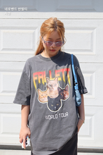 將圖片載入圖庫檢視器 FALLETT Nero Band 四隻貓貓深灰色短袖上衣((G)I-DLE田小娟、韓韶禧同款)