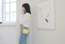 將圖片載入圖庫檢視器 D.LAB Teen Lip 黃色鍊條迷你方包