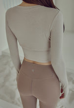 將圖片載入圖庫檢視器 CONCHWEAR 美胸疊穿運動套裝 5色