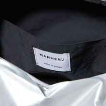 將圖片載入圖庫檢視器 MARHEN.J Popcorn Swing 個性街頭爆米花銀色側背包 (薛仁雅同款)