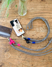 將圖片載入圖庫檢視器 MCRN 手機夾片+編繩長背帶黑白芭比 組合