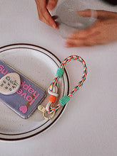 將圖片載入圖庫檢視器 MCRN 手機夾片+手腕掛繩絢麗霓虹 組合