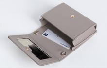 將圖片載入圖庫檢視器 D.LAB Teen Lip 灰褐色鍊條迷你方包