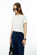 將圖片載入圖庫檢視器 EMKM Supima 卷領刺繡白色T恤