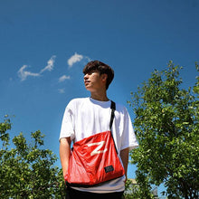 將圖片載入圖庫檢視器 OVER LAB Another High 大尺寸環保斜垮包_2色