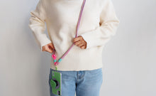 將圖片載入圖庫檢視器 MCRN 手機夾片+編繩長背帶綠粉色 組合