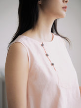 將圖片載入圖庫檢視器 DOLSILNAI 鈕扣裝飾無袖上衣 (2色)