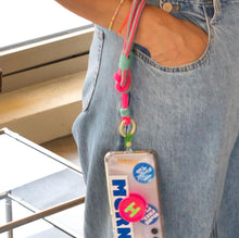 將圖片載入圖庫檢視器 MCRN 手機夾片+手腕掛繩綠粉色 組合