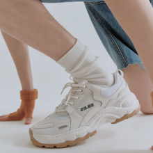 將圖片載入圖庫檢視器 23.65 V2 Neo 淺駝色老爹鞋(Highlight 梁耀燮同款)