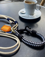 將圖片載入圖庫檢視器 MCRN 手機夾片+手腕掛繩黑白菱格 組合