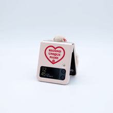 將圖片載入圖庫檢視器 SECOND UNIQUE NAME 絨毛指套牛奶熊手機殼 (Z FLIP)