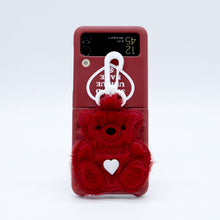 將圖片載入圖庫檢視器 SECOND UNIQUE NAME 絨毛指套紅絲絨熊手機殼 (Z FLIP)