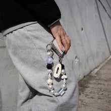 將圖片載入圖庫檢視器 ARNO Beads 可拆式 珠鍊防撞手機殼_小達爾馬西安