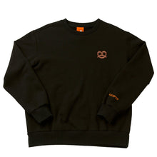 將圖片載入圖庫檢視器 GRIMPER Pretzel 黑色蝴蝶脆餅🥨大學T