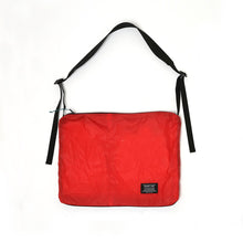 將圖片載入圖庫檢視器 OVER LAB Another High 大尺寸環保斜垮包_2色