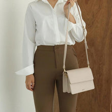 將圖片載入圖庫檢視器 D.LAB May 米色斜肩包