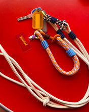 將圖片載入圖庫檢視器 MCRN 手機夾片+手腕掛繩藍點橘 組合