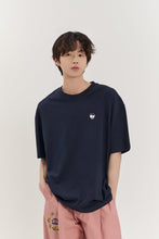 將圖片載入圖庫檢視器 BEYOND CLOSET 經典刺繡海軍藍純棉短袖T恤