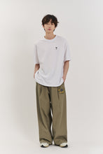 將圖片載入圖庫檢視器 BEYOND CLOSET 經典刺繡白色純棉短袖T恤