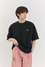 將圖片載入圖庫檢視器 BEYOND CLOSET 浪漫愛心黑色純棉短袖T恤