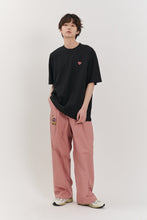 將圖片載入圖庫檢視器 BEYOND CLOSET 浪漫愛心黑色純棉短袖T恤