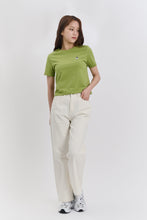 將圖片載入圖庫檢視器 BEYOND CLOSET 經典刺繡綠色純棉短版T恤