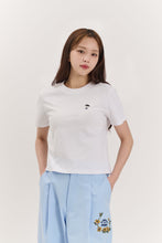 將圖片載入圖庫檢視器 BEYOND CLOSET 經典刺繡白色純棉短版T恤
